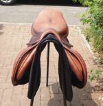 17.5" Medium Tan and Brown Equipe Evolution Jump Saddle - Image 3